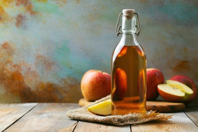 5 طرق لاستخدام خل التفاح لعلاج التهاب الحلق