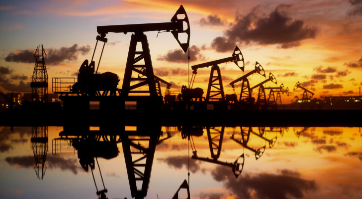 النفط يهبط وسط تنامي المخاوف في ظل ارتفاع مخزونات الخام الأميركية